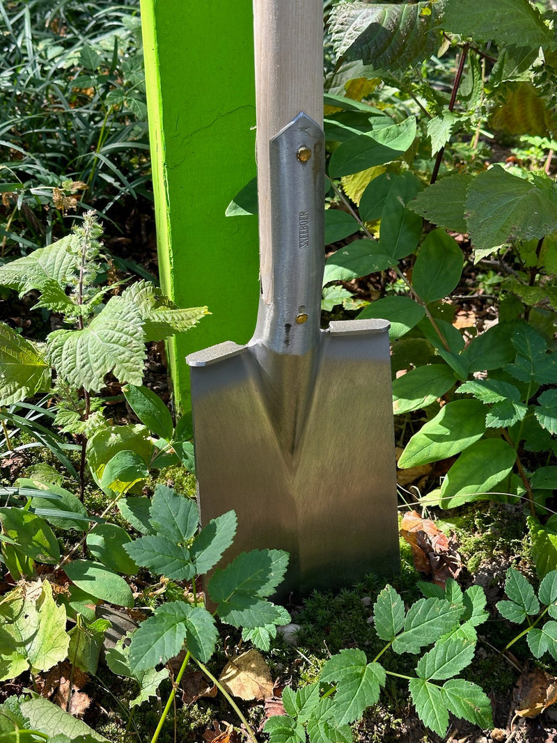 Border Spade with Steps